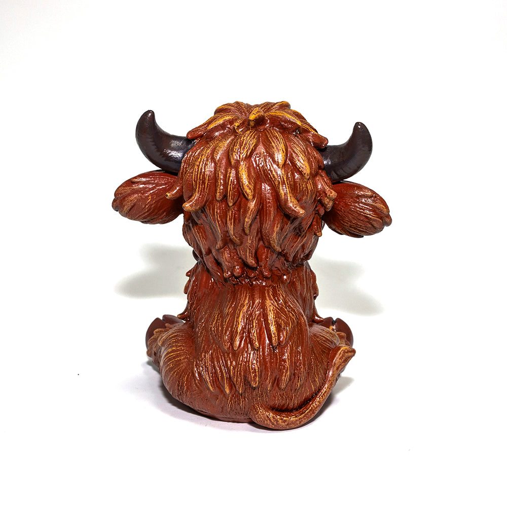 Highland Cow Resin Figurine – Cute Scottish Cattle Decorative Statue for Home, Office, or Farmhouse Shelf Décor, Handcrafted Collectible Gift