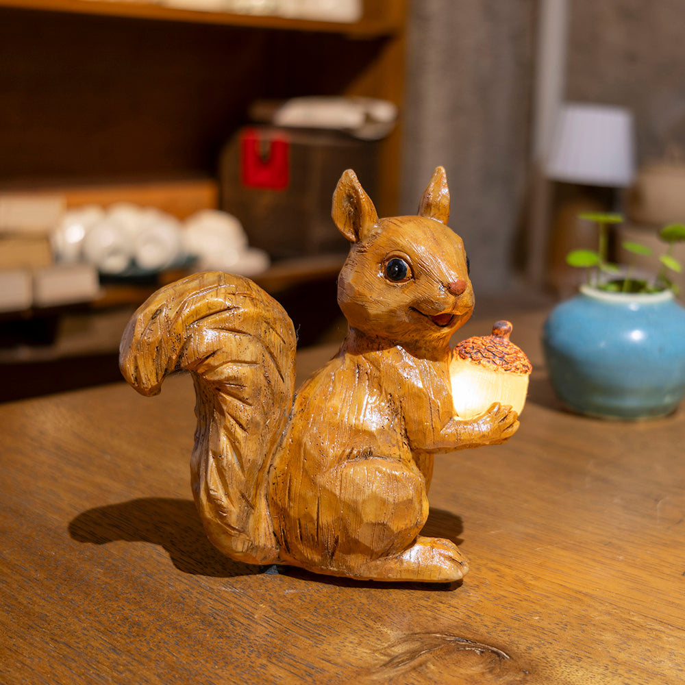 Resin Squirrel Figurine with LED Acorn Light, Wood-Look Animal Statue for Home Decor, Tabletop Ornament for Living Room, Bedroom, Office & Rustic Farmhouse